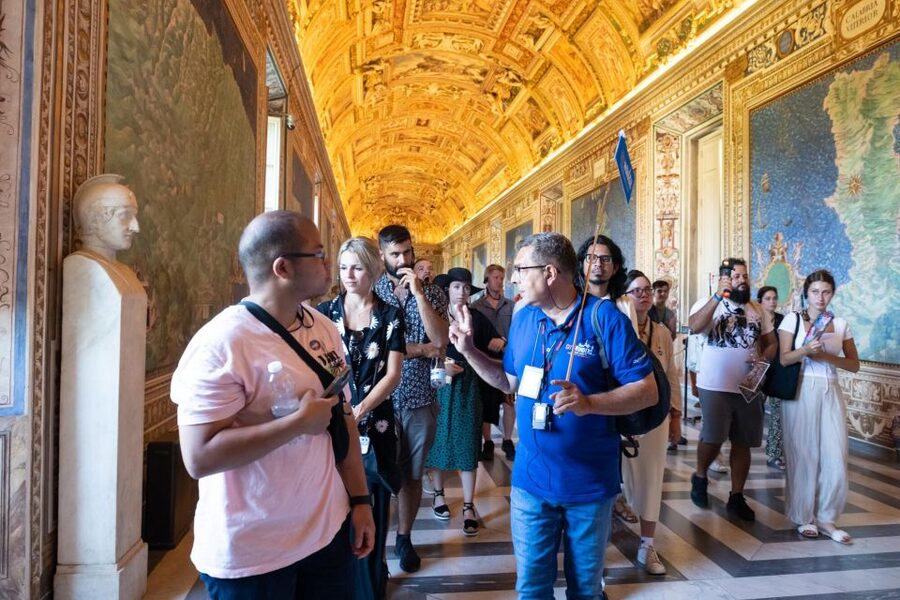 Rome: Breakfast & Tour of Vatican Museums & Sistine Chapel - St. Peter’s Basilica and the value of the special passage