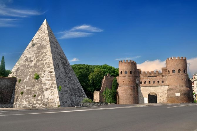 Rome by Vespa: Classic Rome Tour with Pick up - Rome sightseeing with the wind in your face
