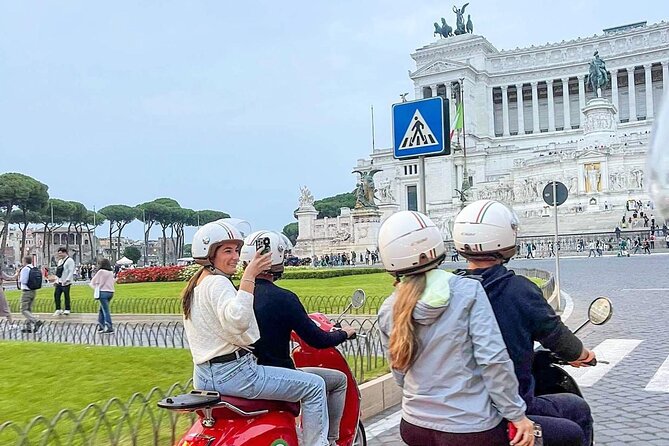 Rome by Vespa: Classic Rome Tour with Pick up - What the guides add to the ride