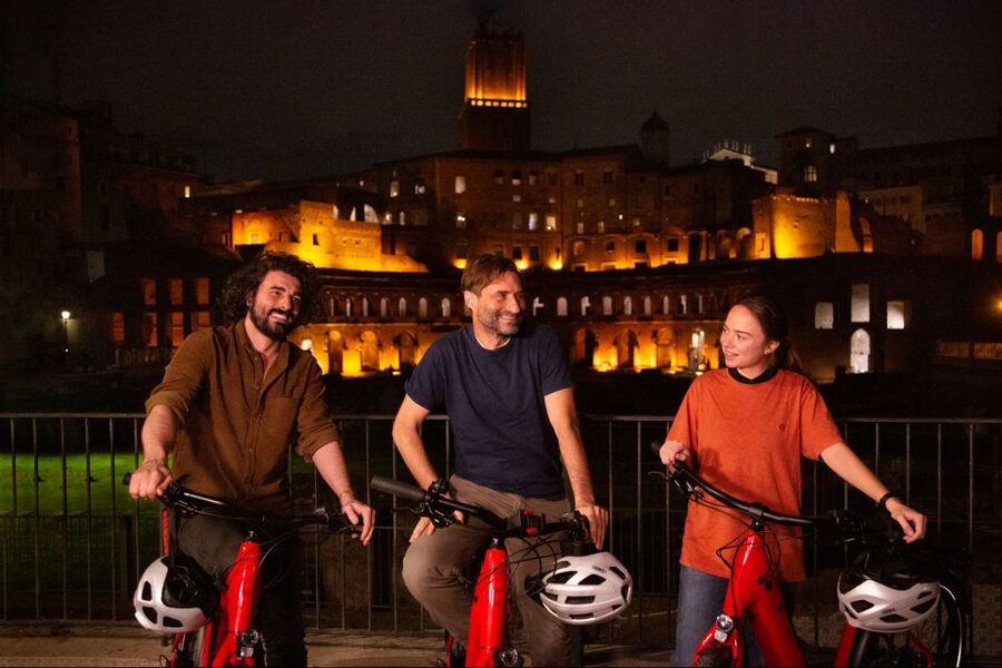 Rome: Cannondale E-Bike Evening Tour with Optional Dinner - Colosseum and Imperial Forums at sunset