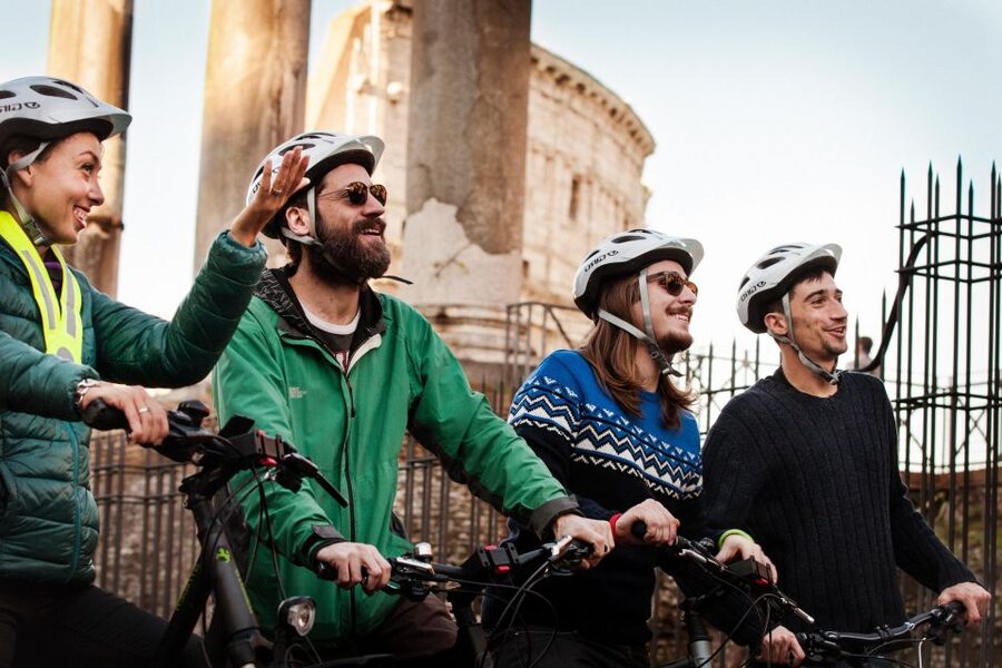 Rome: Cannondale E-Bike Tour of Top Landmarks & More - Guides, pacing, and the safety question