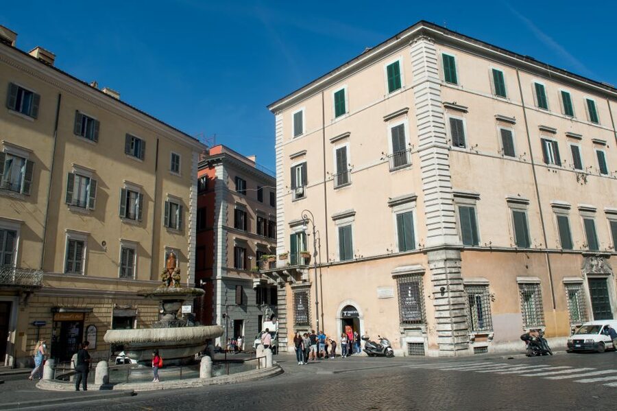 Rome: Capitoline Museums Experience with Multimedia Video - Using the phone audioguide