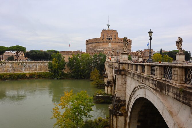 Rome: Castel Sant'Angelo Guided Tour - Papal apartments, treasure, and power