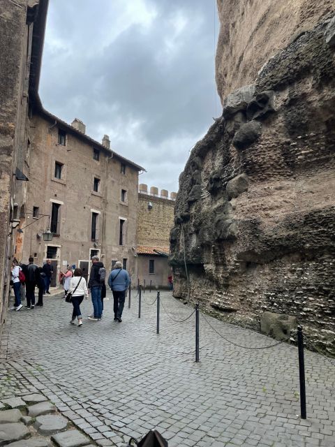 Rome: Castel Sant’Angelo Skip-the-Line Ticket & Audio Guide - The papal corridors and protected passages