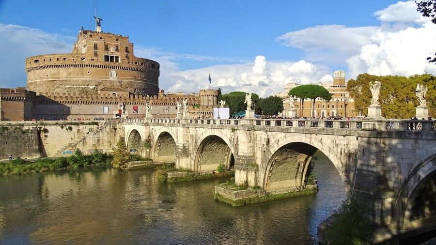 Rome: Castel Sant’Angelo Skip-the-Line Ticket & Audio Guide - How the smartphone audio guide affects the visit