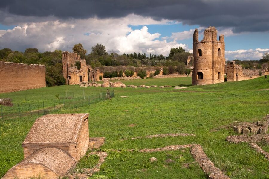 Rome: Catacombs Guided Tour with Transfer - One hour among tombs cut into the rock