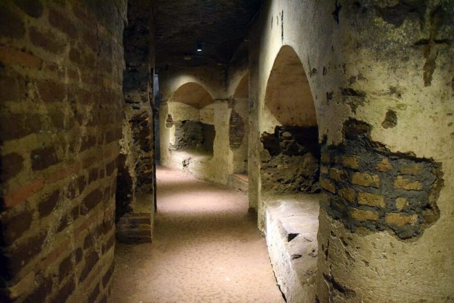 Rome: Catacombs of Priscilla Entry Ticket & Guided Tour - Martyrs, popes, and the people buried here