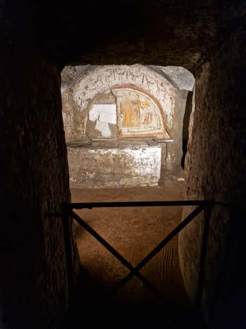Rome: Catacombs Skip-the-Line Tour with Tickets - Why the English guide matters