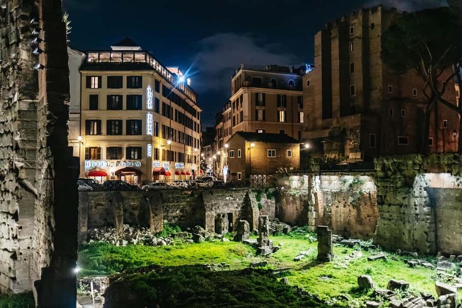 Rome: City Highlights Moonlight Walking Tour - Galleria Sciarra and the pleasures of looking up