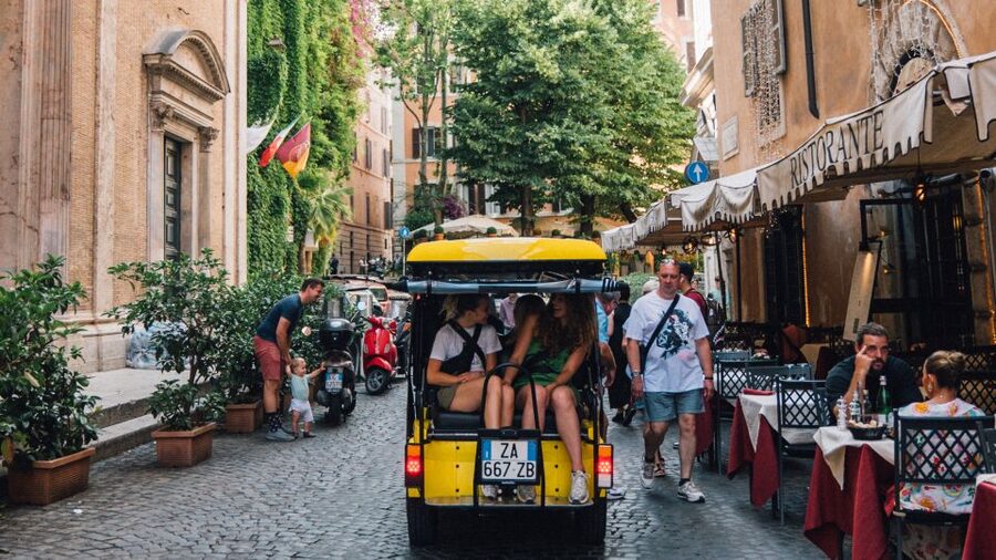 Rome: City Highlights Tour by Electric Golf Cart - Why a golf cart works well in Rome