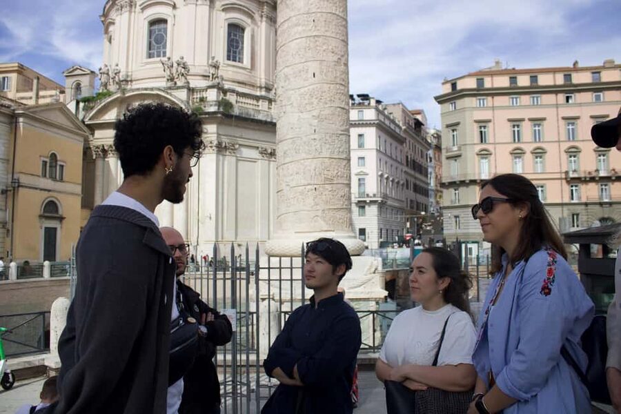 Rome: City Walking Tour in English or Spanish - The guides make or break the experience