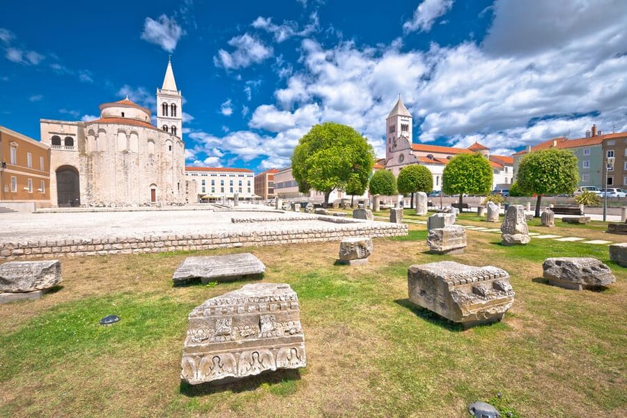 Rome: Colosseum and Ancient Rome Guided Walking Tour - Walking through the Roman Forum