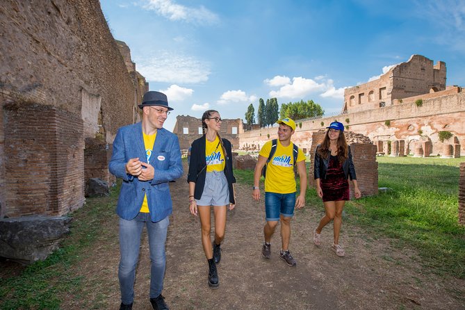 Rome: Colosseum Arena, Roman Forum & Palatine Hill Tour - The guide option versus the audio guide