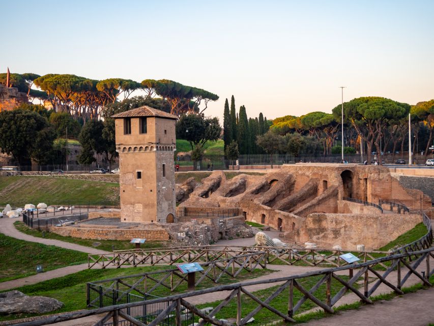 Rome: Colosseum Arena, Roman Forum & Palatine Tour - Reading the Roman Forum in one focused hour