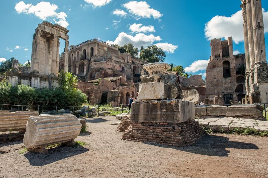 Rome: Colosseum Arena, Roman Forum & Palatine Tour - How the guides shape the experience
