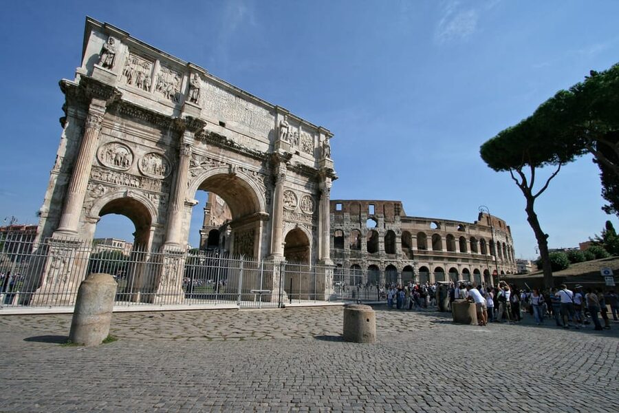 Rome: Colosseum Express Tour and Roman Forum Access - Why the guided hour is useful