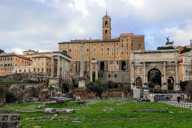Rome: Colosseum Guided Tour with Roman Forum and Palatine hill - The guide makes or breaks the experience