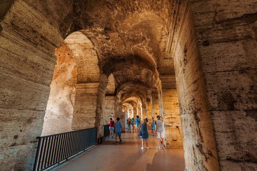 Rome: Colosseum, Palatine Hill, and Forum Guided Experience - Palatine Hill and the view over ancient Rome