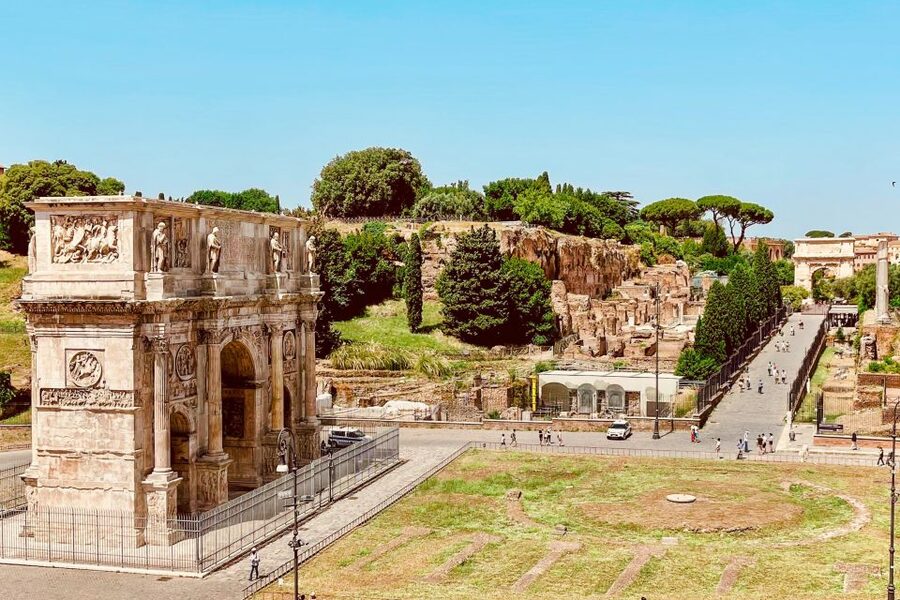 Rome: Colosseum, Palatine Hill and Roman Forum Guided Tour - The guides are the main reason to choose a tour