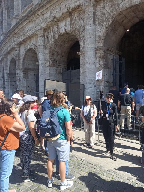 Rome: Colosseum, Palatine Hill, & Roman Forum Walking Tour - Climbing Palatine Hill for the final views