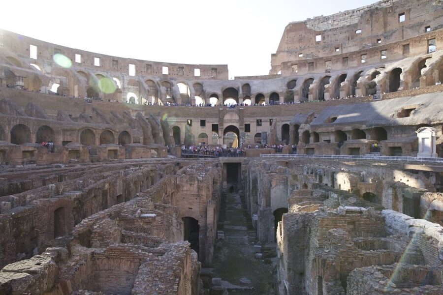 Rome: Colosseum, Roman Forum and Palatine Hill Group Tour - Reading the Roman Forum one ruin at a time