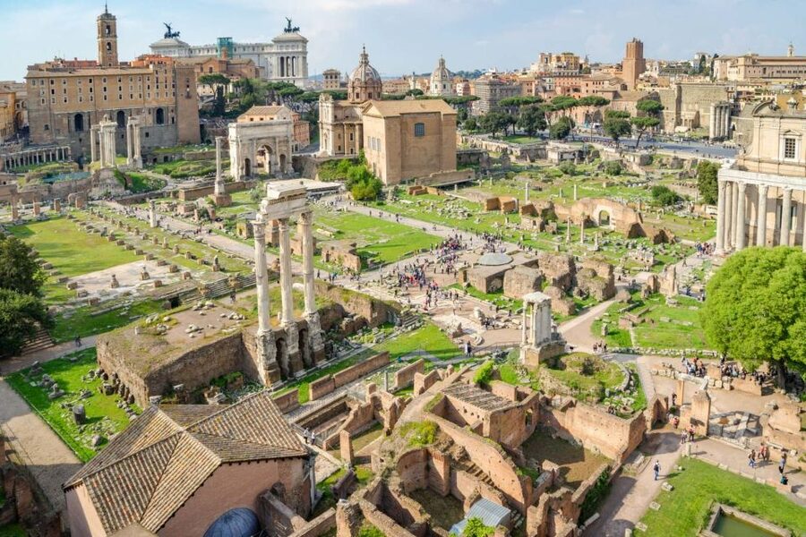 Rome: Colosseum, Roman Forum and Palatine Hill Group Tour - Live guide or audio tour?