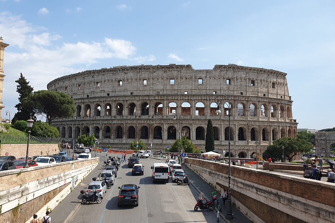 Rome: Colosseum, Roman Forum & Palatine Hill Experience - Climbing Palatine Hill for the city views