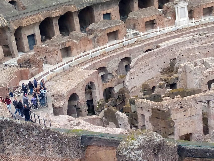 Rome: Colosseum, Roman Forum & Palatine Hill Experience - Guided tour or app-led exploration?