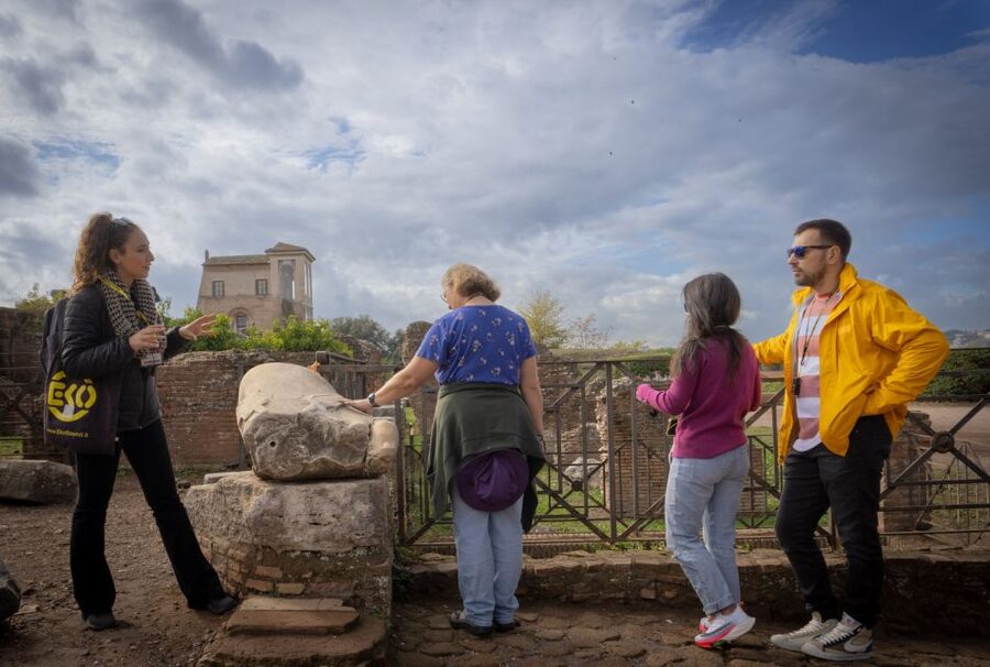 Rome: Colosseum, Roman Forum & Palatine Hill Group Tour - Entering the Colosseum