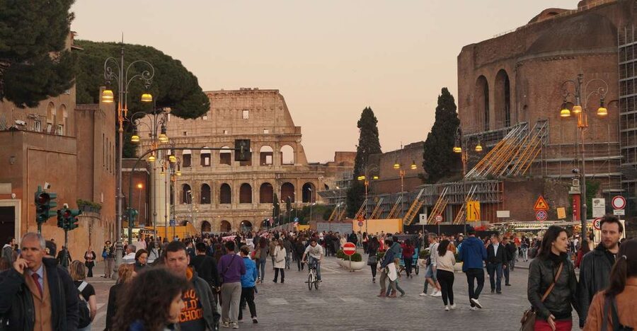 Rome: Colosseum, Roman Forum & Trajan's Market Exterior Tour - Key points at a glance