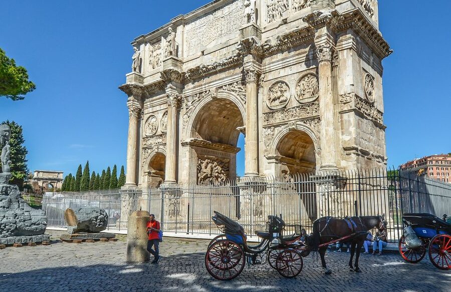 Rome: Colosseum, Roman Forum & Trajan's Market Exterior Tour - Reading the Roman Forum from the roads around it