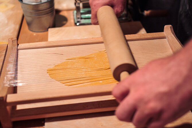 Rome Cooking Class: Make Pasta, Dine & Drink Wine With Local Chef - How the group size affects the experience