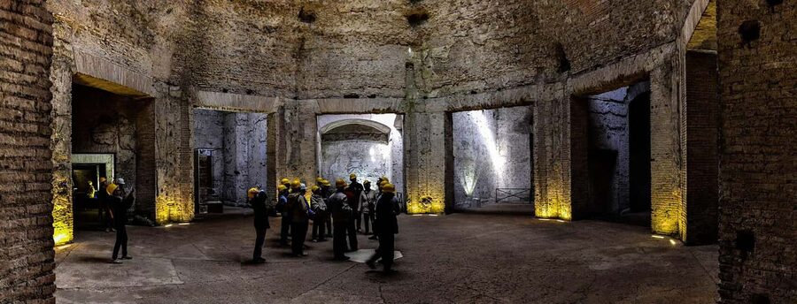 Rome: Domus Aurea Guided Tour and Virtual Reality Experience - Entering the cool, enclosed rooms