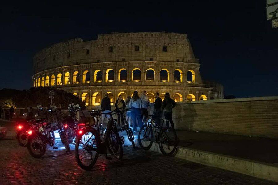 Rome: E-Bike Night Tour with Food and Wine Tasting - Why an e-bike is a smart way to see Rome
