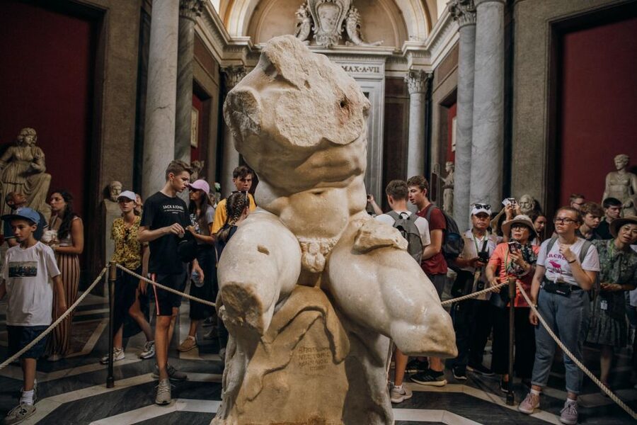 Rome: Early-Morning Vatican Museums and Sistine Chapel Tour - Walking through the Vatican Museums