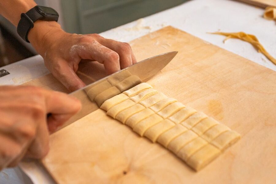 Rome: Fettuccine and Tiramisu Cooking Class with Wine - Small groups, shared tables, and class manners
