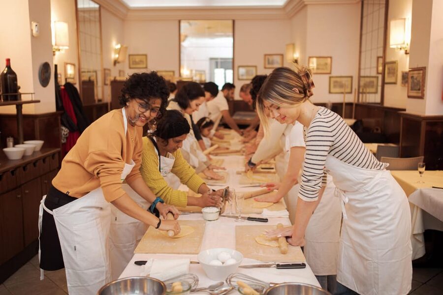 Rome: Fettuccine Pasta Cooking Class in Rome's City Center - Key points at a glance