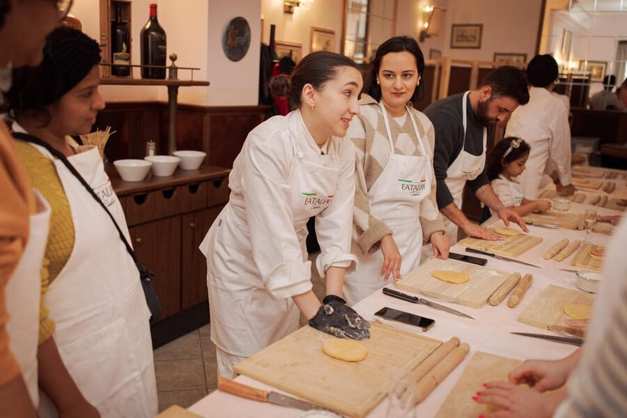 Rome: Fettuccine Pasta Cooking Class in Rome's City Center - How good is the instruction in English?