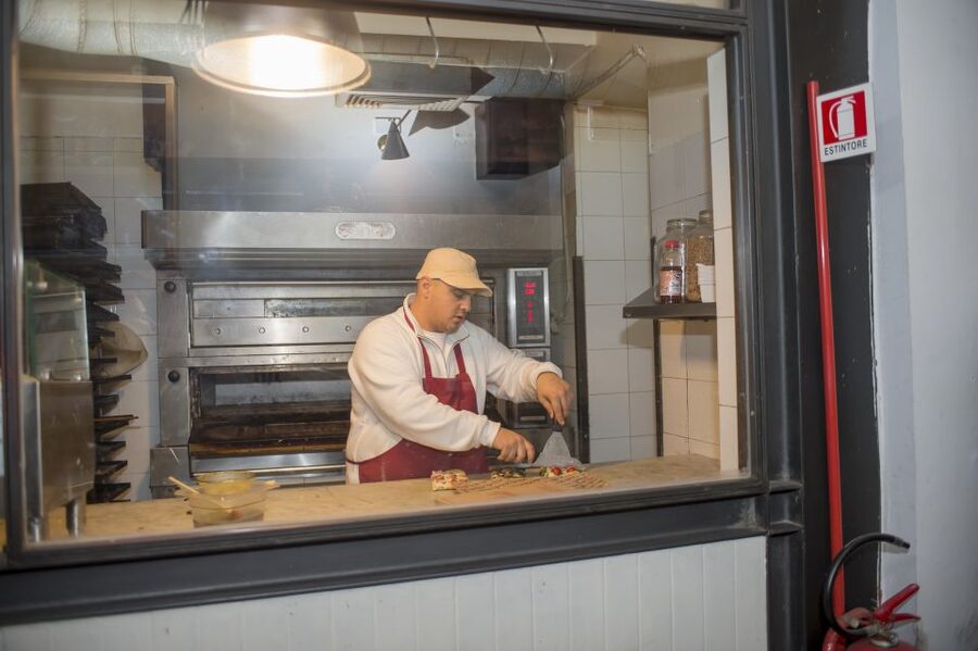 Rome: Food Tour and Wine Tasting in a Traditional Trattoria - Pizza by the slice and the Roman street-food stop
