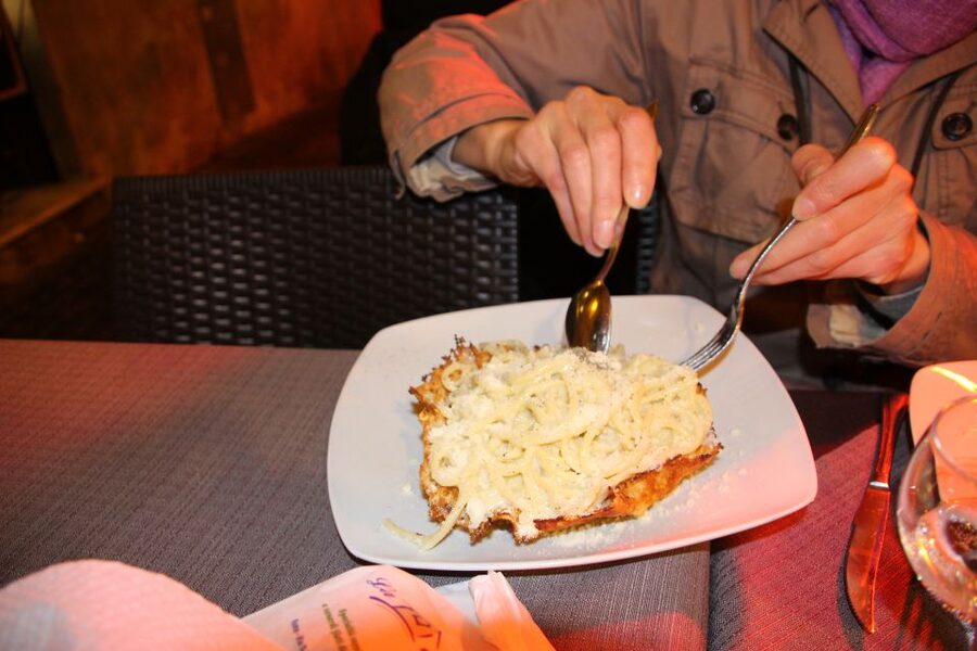 Rome: Food Tour and Wine Tasting in a Traditional Trattoria - The Trastevere restaurant meal: four classic Roman courses