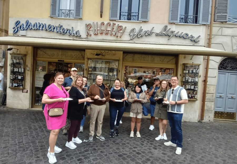 Rome: Food & Wine Tour of Campo de Fiori, Ghetto, Trastevere - Group size, guides, and the walking pace
