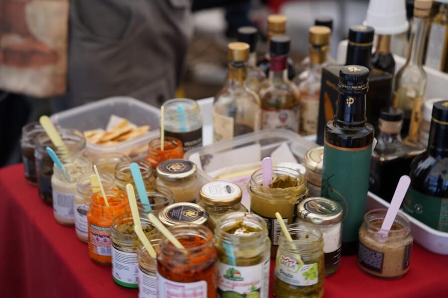 Rome: Guided City Food Tour by Vespa and Tastings - Campo de’ Fiori and the everyday side of Rome
