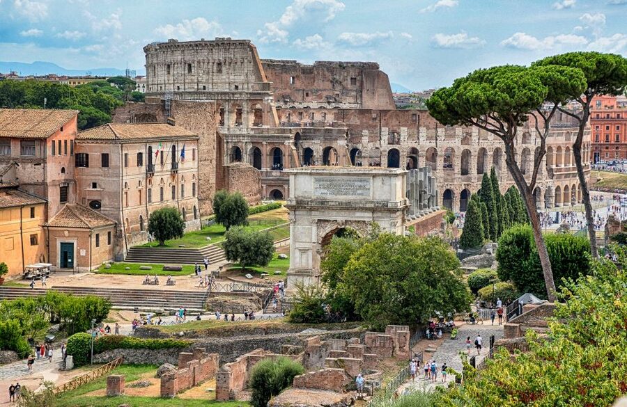 Rome: Guided Tour of Colosseum, Roman Forum & Palatine Hill - The guides are the heart of the experience