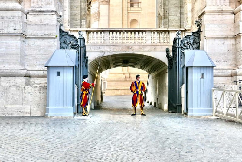 Rome: Guided Tour of St. Peter's Basilica, Grottoes & Square - Who should book this one-hour visit