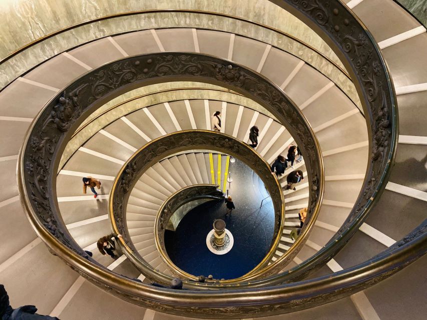 Rome: Guided Tour of St. Peter’s Basilica & Panoramic Dome - What the guide adds to a very large church