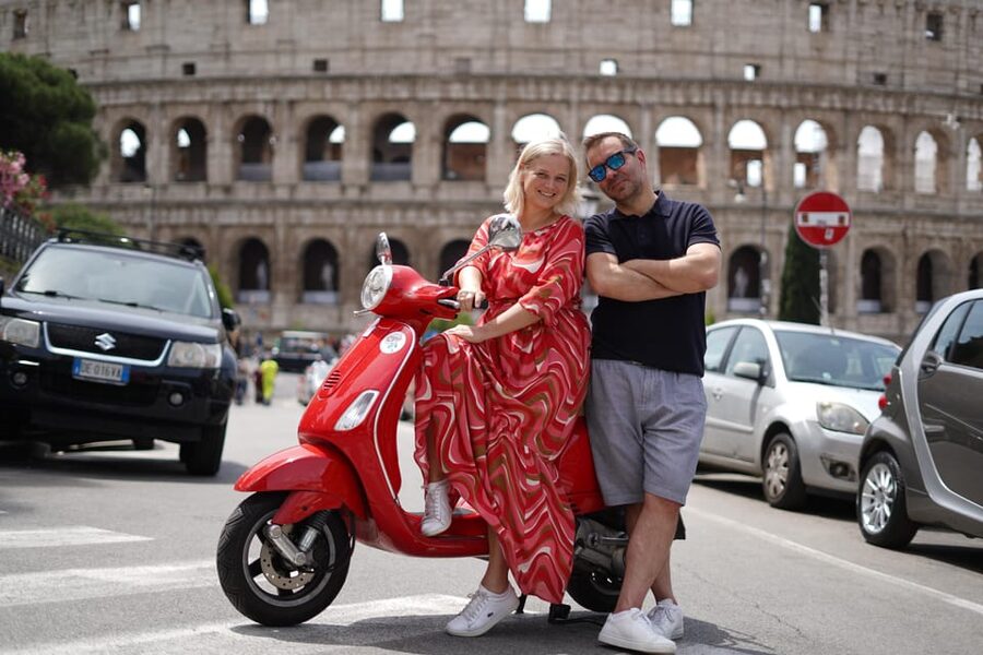 Rome: Guided Vespa Tour with Photo Stops - Trastevere from the back of a Vespa