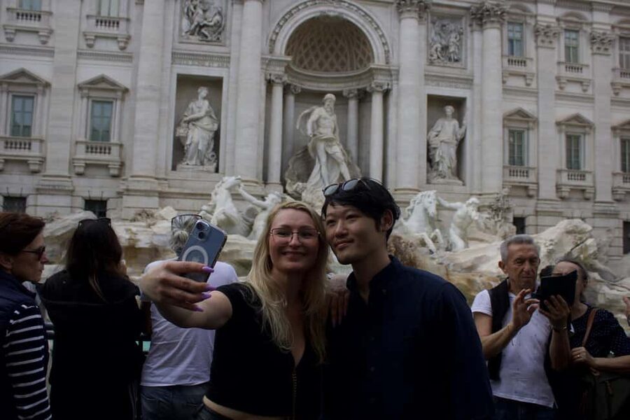 Rome: Guided Walking Tour in English or Spanish - The guides are the heart of the experience