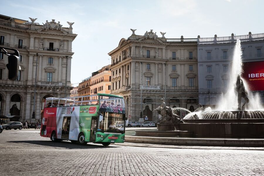 Rome: Hop-On Hop-Off Open-Top Bus City Tour - Piazza Venezia and the center of Rome