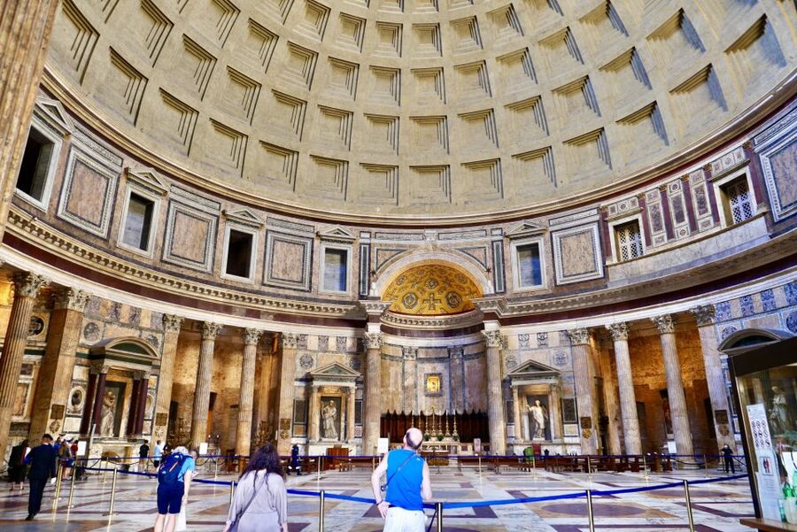 Rome: Pantheon Small Group Tour and Skip-the-Line Ticket - The fountain and the Pantheon square