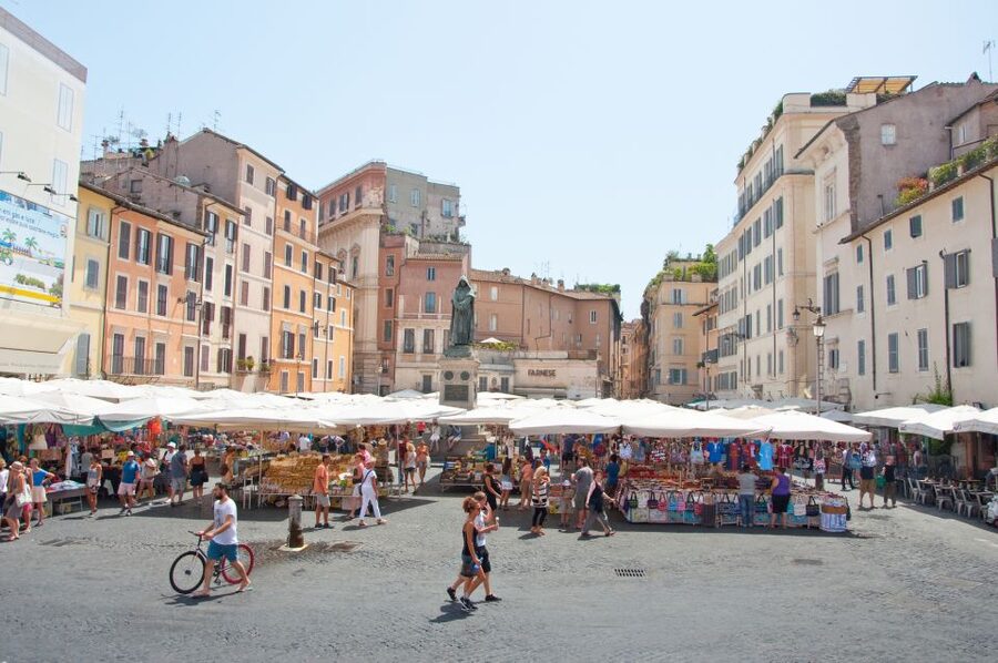 Rome: Pantheon, Trevi Fountain & Roman Squares Guided Tour - Trevi Fountain and the coin toss